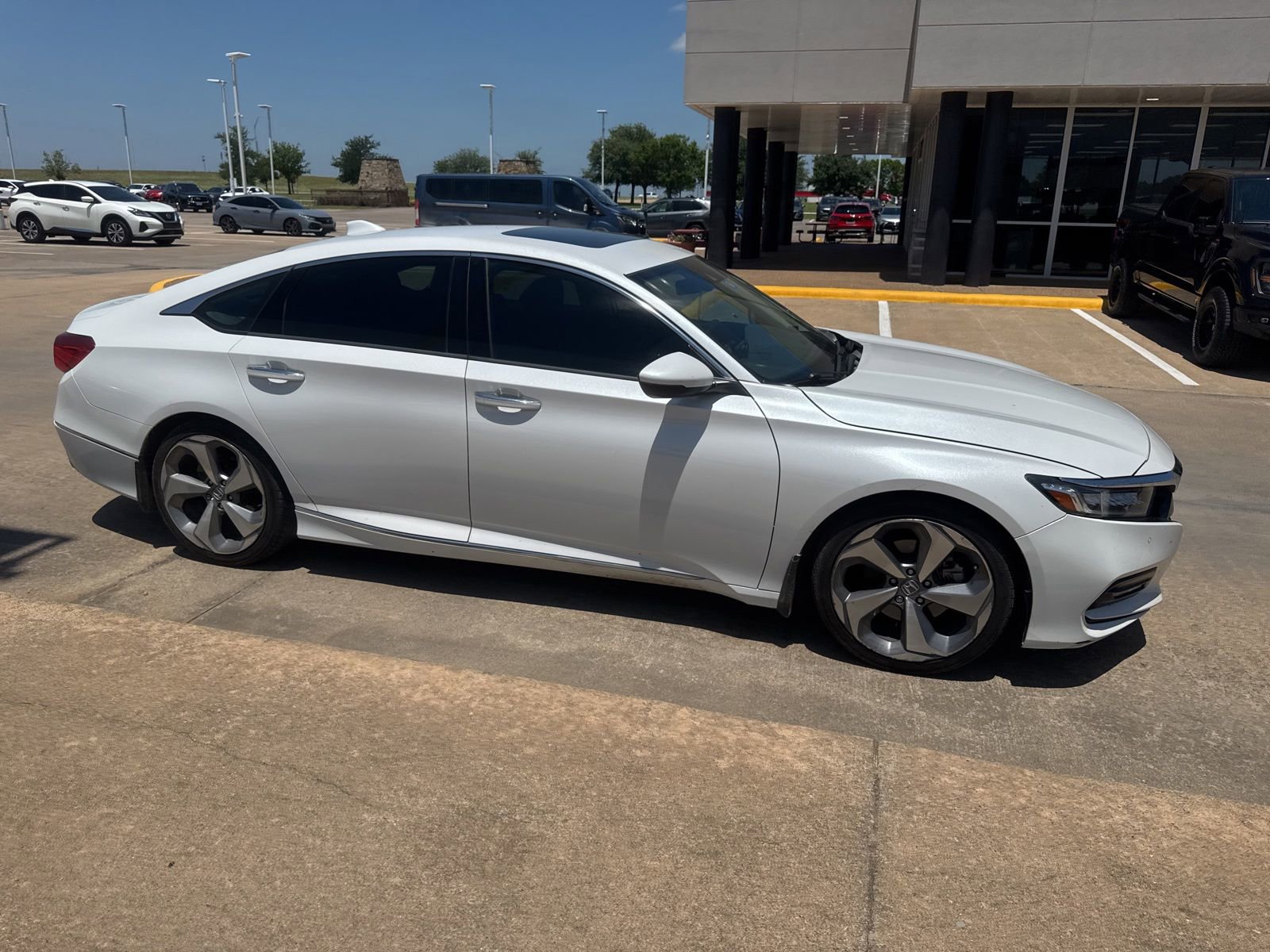 Used 2018 Honda Accord Touring image 8