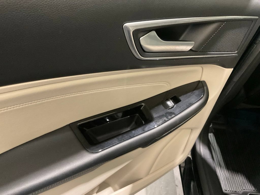 Used 2017 Ford Edge Titanium w/ Equipment Group 301A FWD image 10