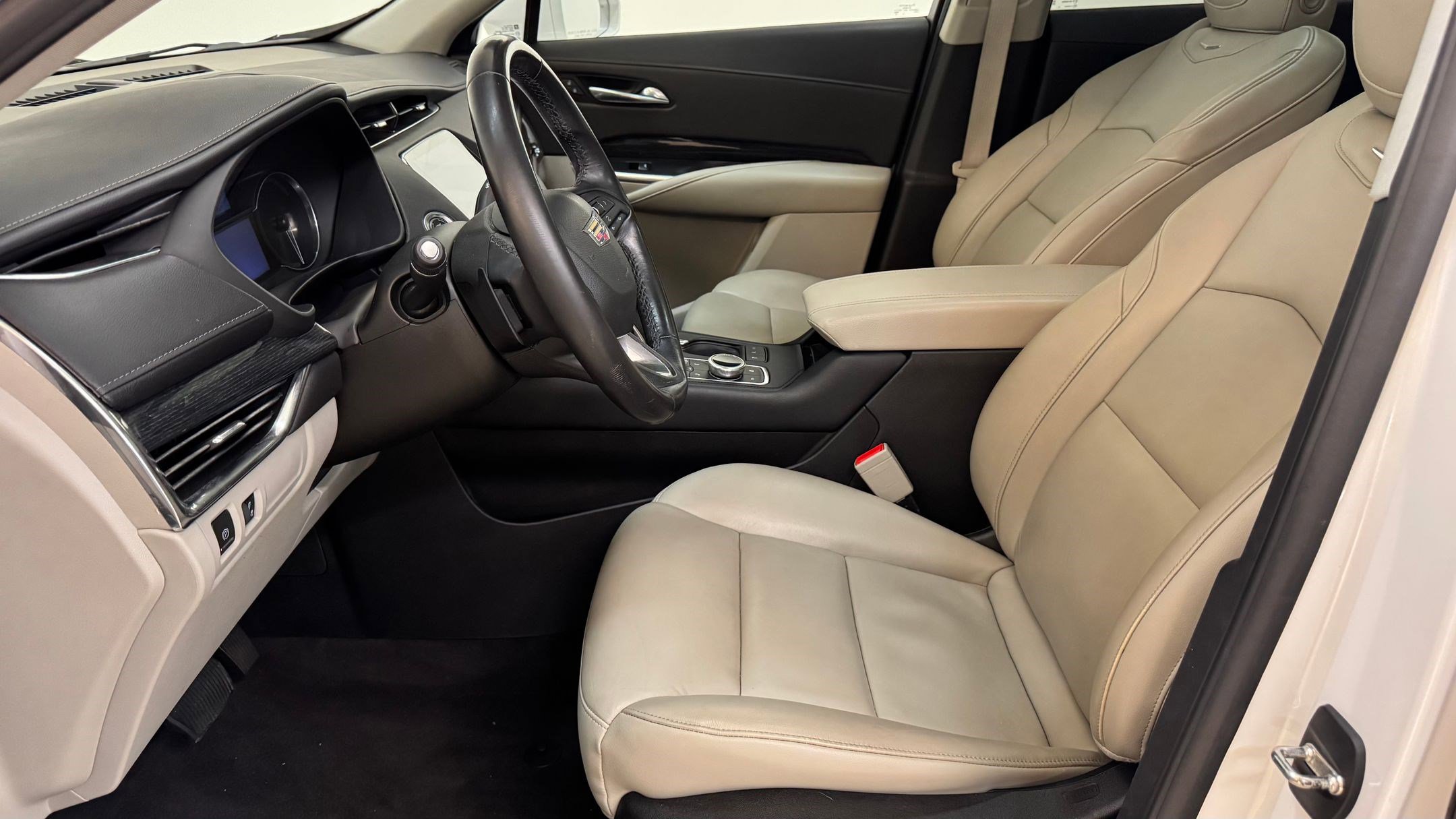 Used 2019 Cadillac XT4 Premium Luxury w/ Driver Assist Package image 25