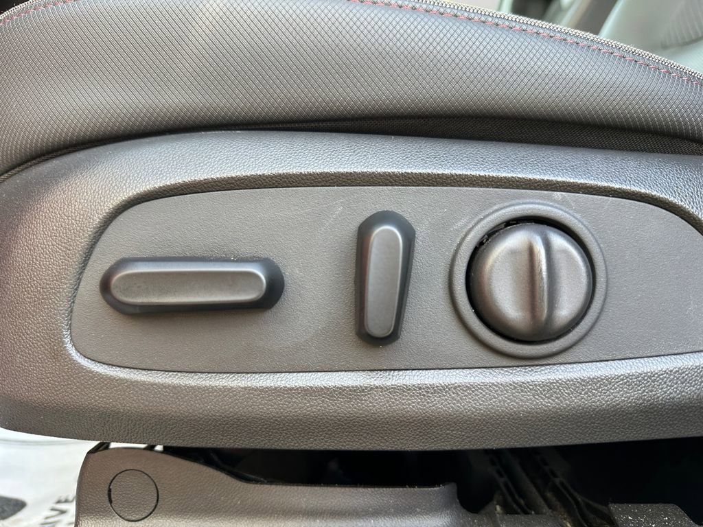 Used 2023 Chevrolet TrailBlazer RS image 25