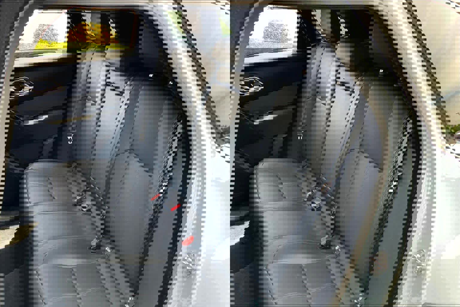 Used 2025 Land Rover Range Rover Velar Dynamic SE image 18