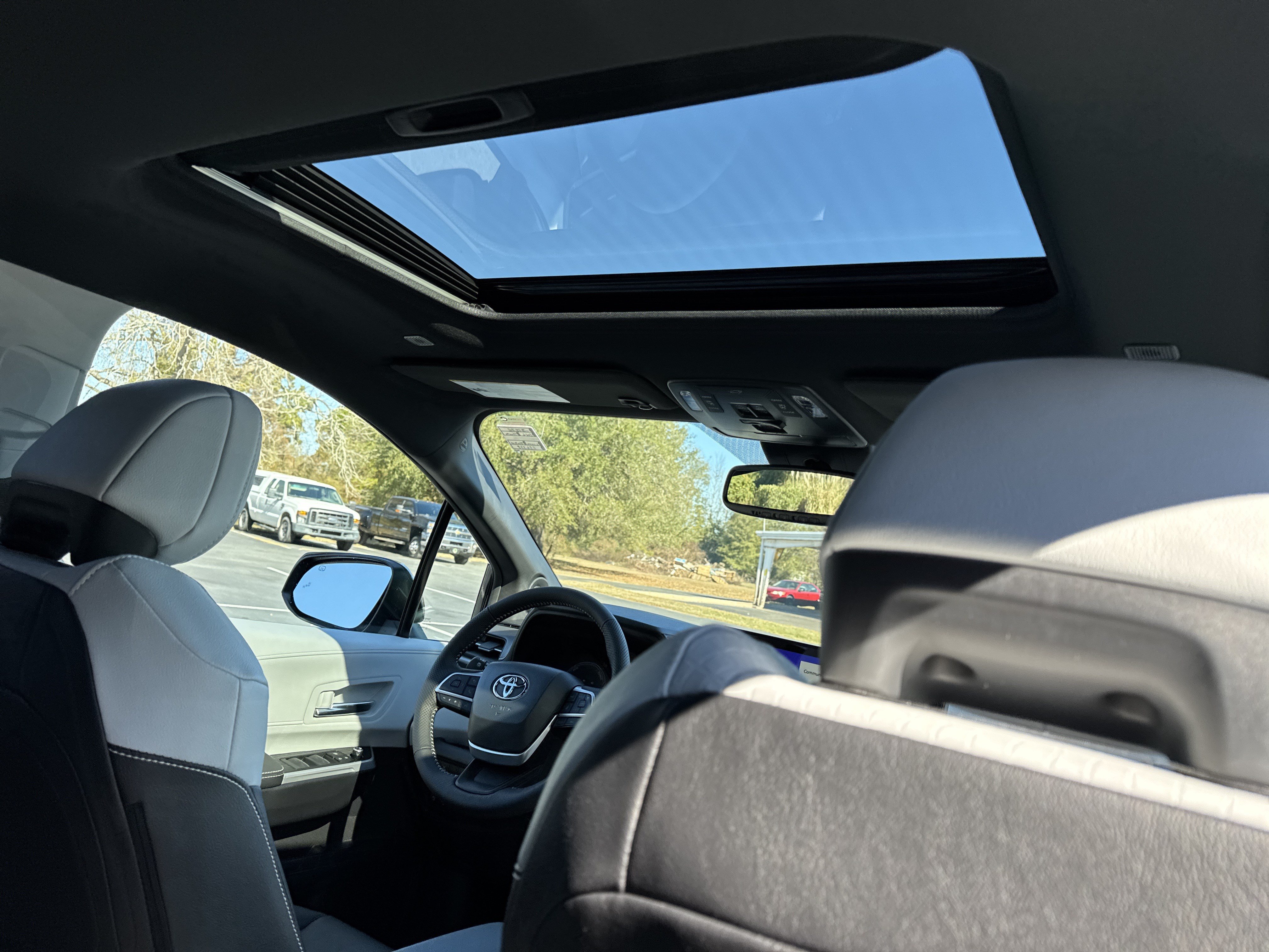 New 2026 Toyota Sienna XSE AWD/4WD image 36