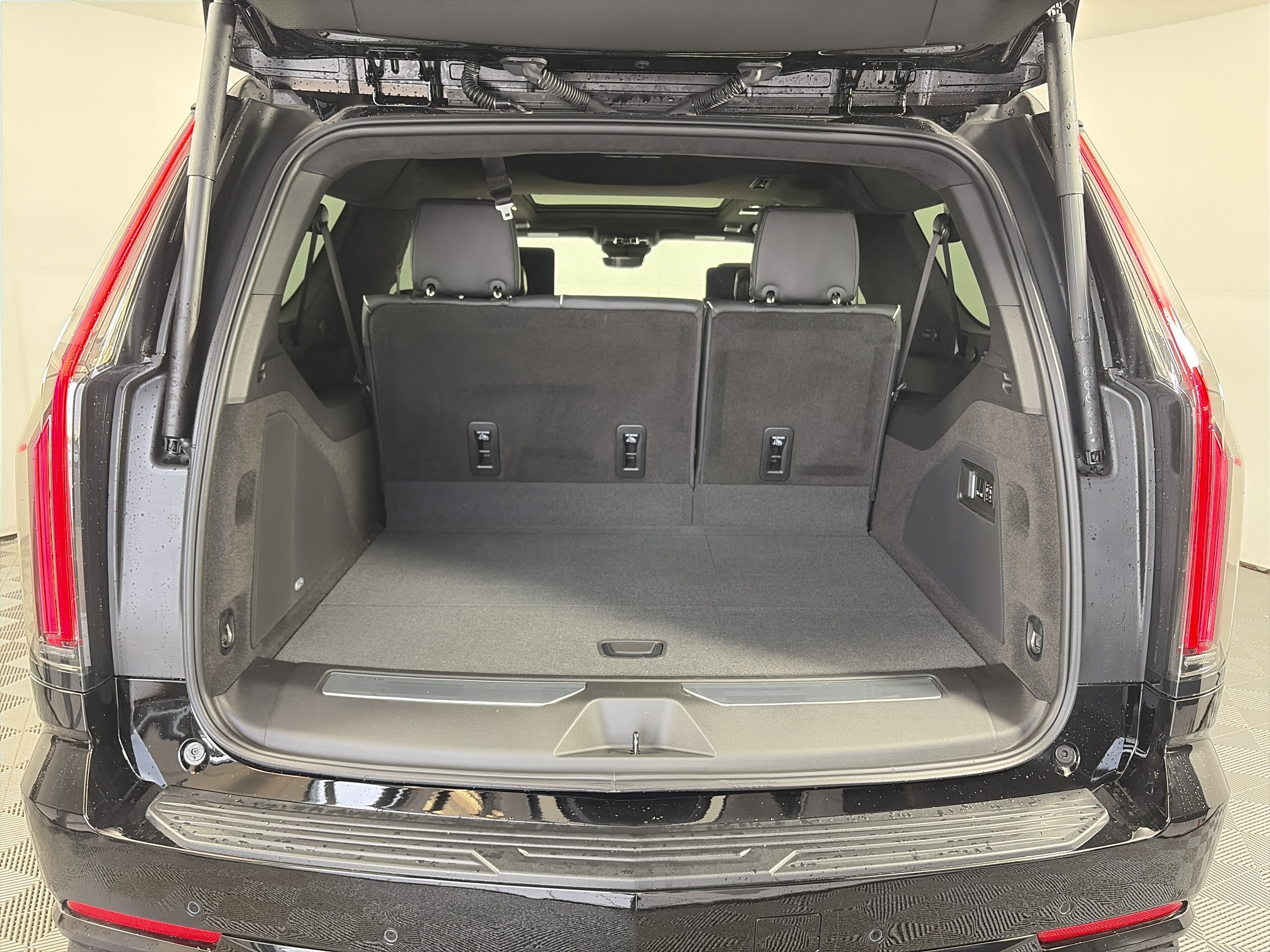Used 2026 Cadillac Escalade ESV V w/ LPO, ONYX Package AWD/4WD image 15