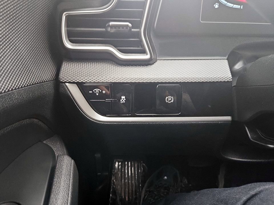 Used 2025 Kia Sportage LX image 21