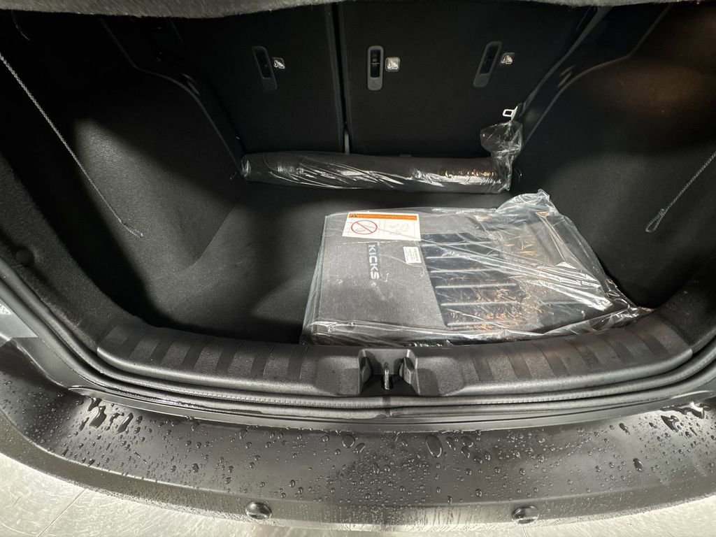 Used 2020 Nissan Kicks SR image 29