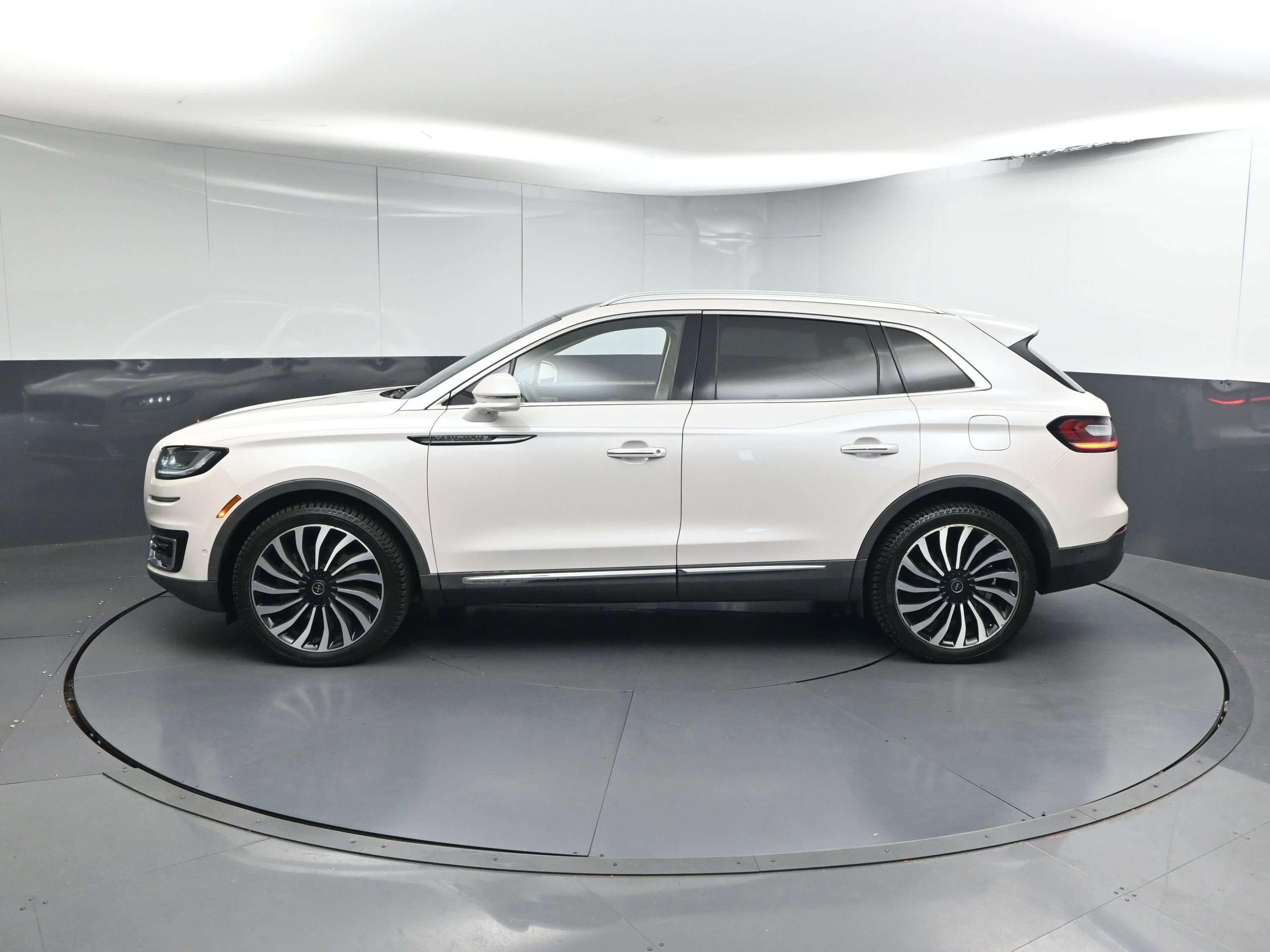 Used 2019 Lincoln Nautilus Black Label image 2