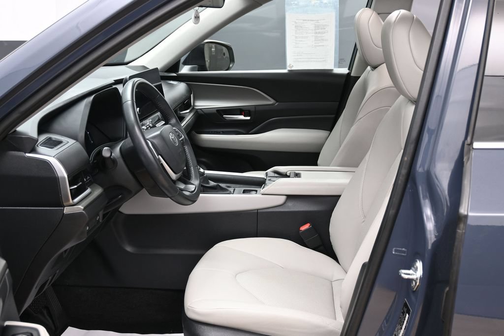 Used 2024 Toyota Grand Highlander AWD image 10
