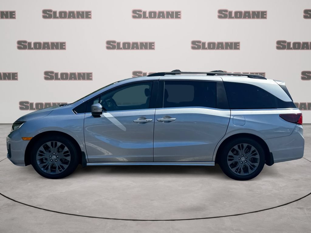 Used 2025 Honda Odyssey Touring image 2
