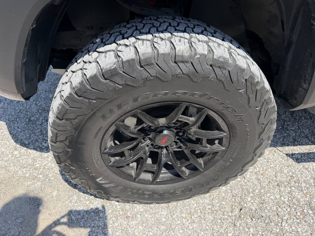 Used 2022 Toyota Tacoma TRD Off-Road w/ TRD Premium Off Road Package AWD/4WD image 9