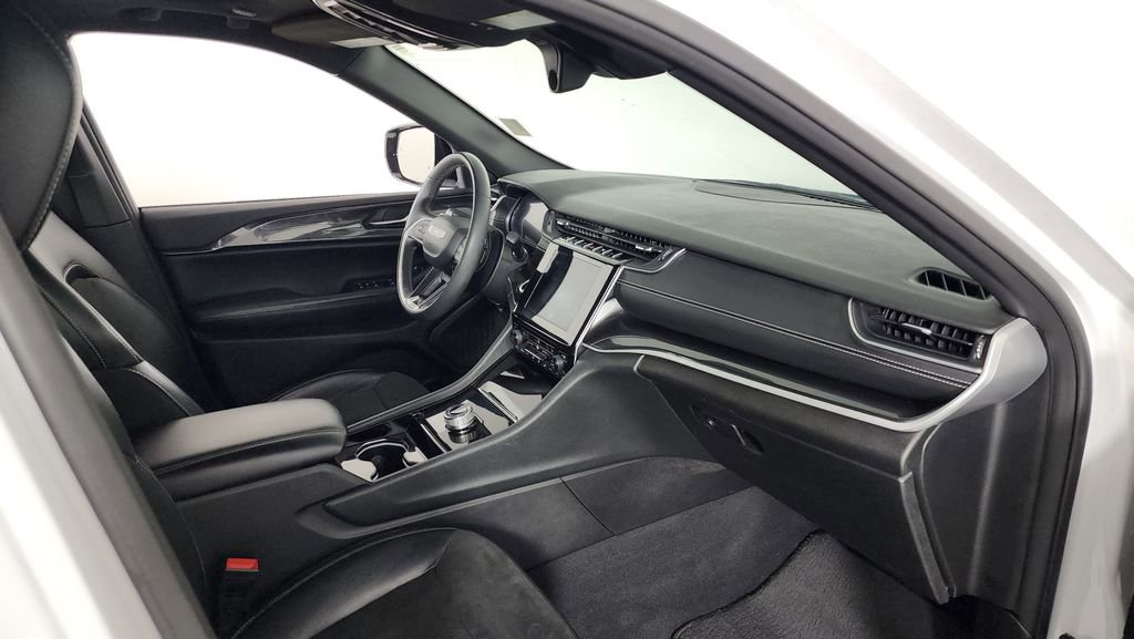 Used 2023 Jeep Grand Cherokee Altitude image 34