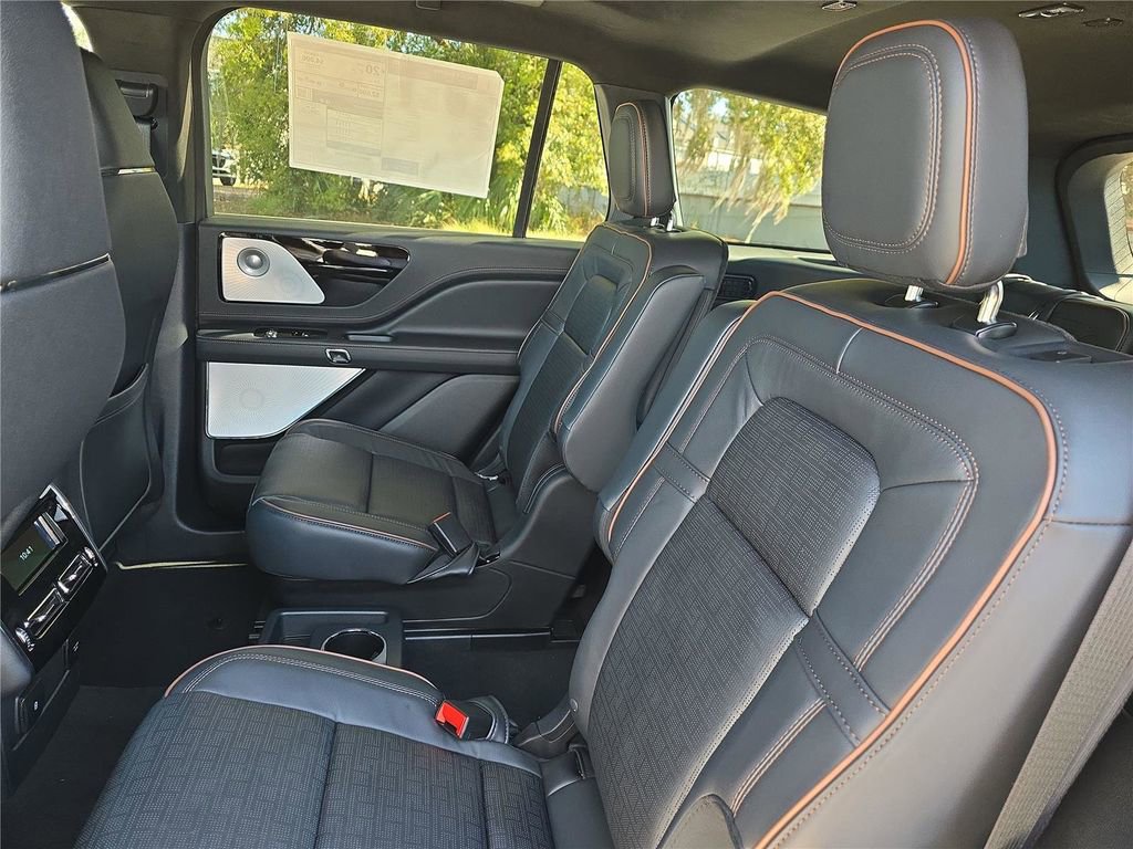 New 2026 Lincoln Aviator Black Label w/ Jet Appearance Package image 12