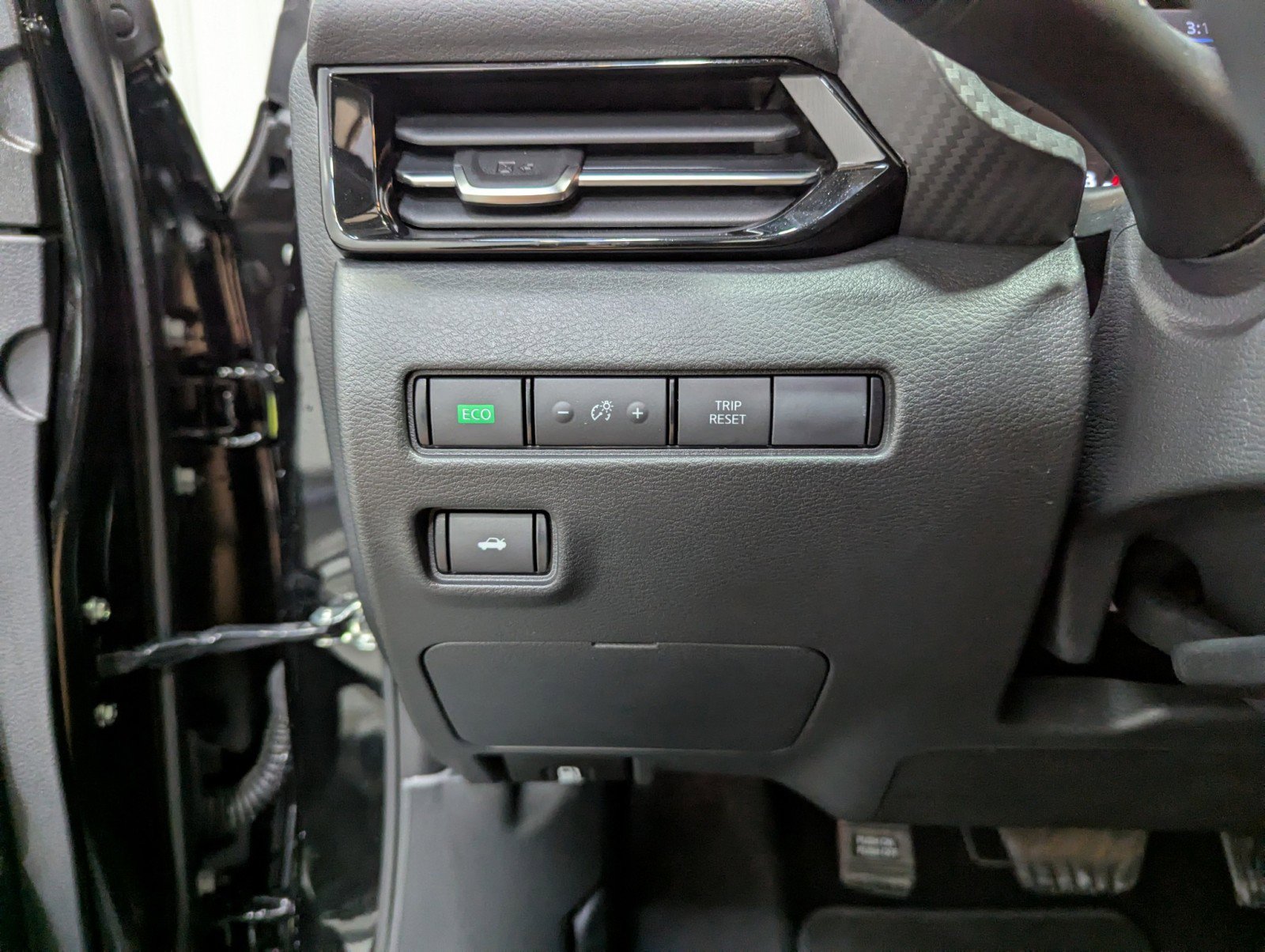 Used 2025 Nissan Sentra SR w/ SR Premium Package image 21