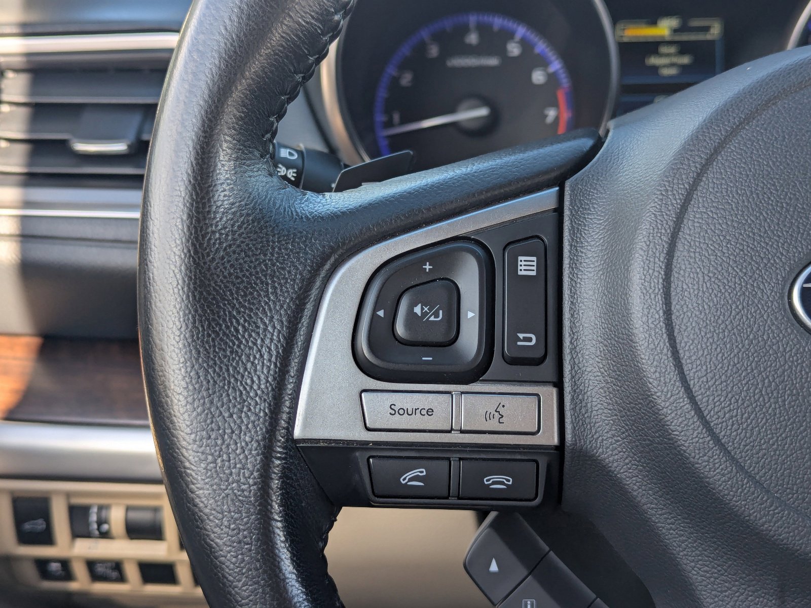 Used 2015 Subaru Outback 3.6R Limited image 24