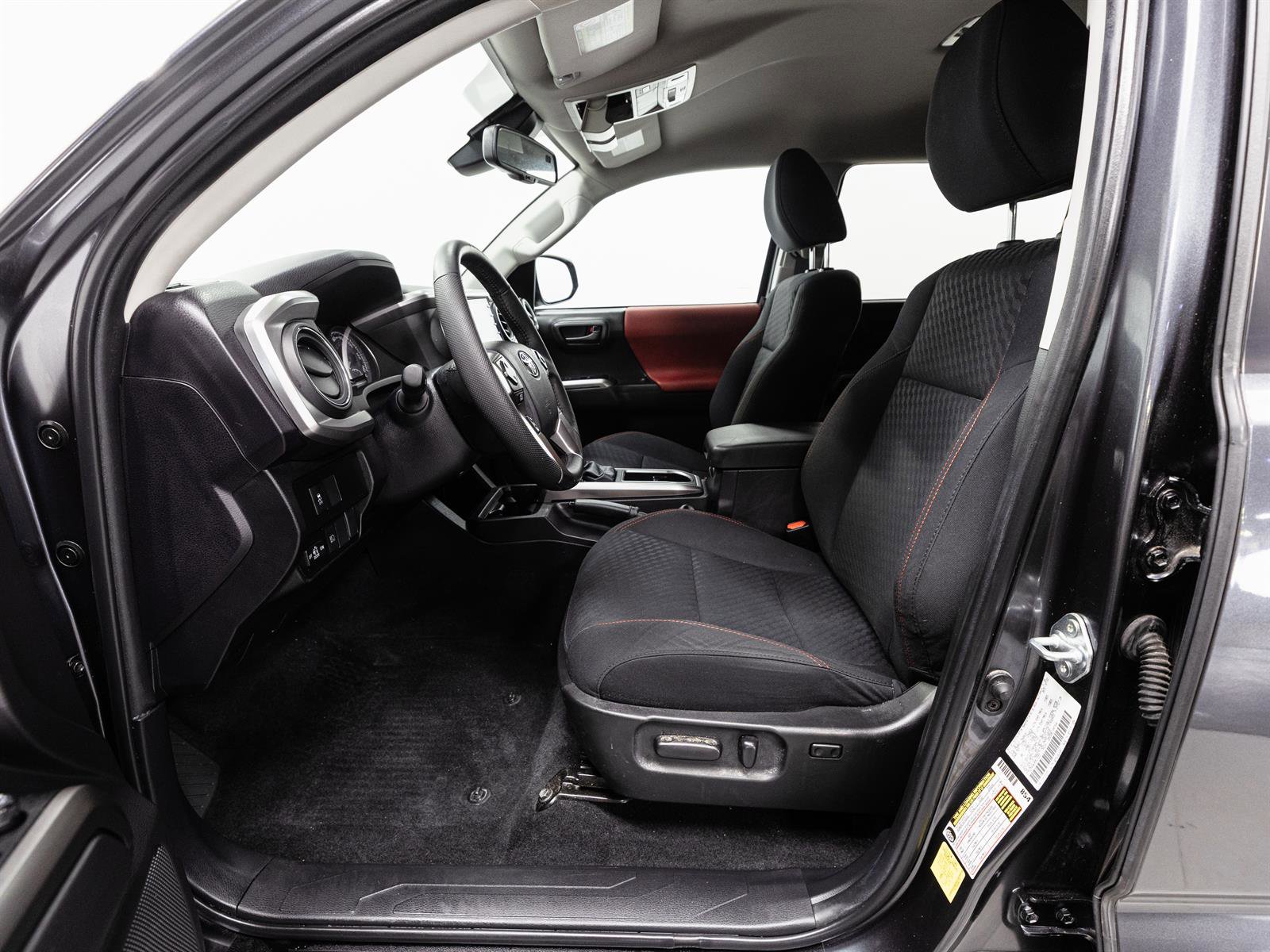 Certified 2022 Toyota Tacoma SR5 image 4