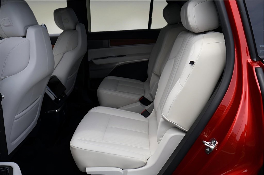 New 2026 Cadillac Vistiq Luxury image 16