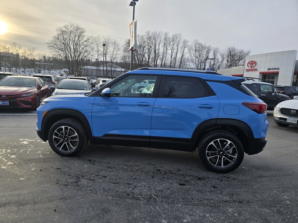 Used 2024 Chevrolet TrailBlazer LT w/ Driver Confidence Package image 3