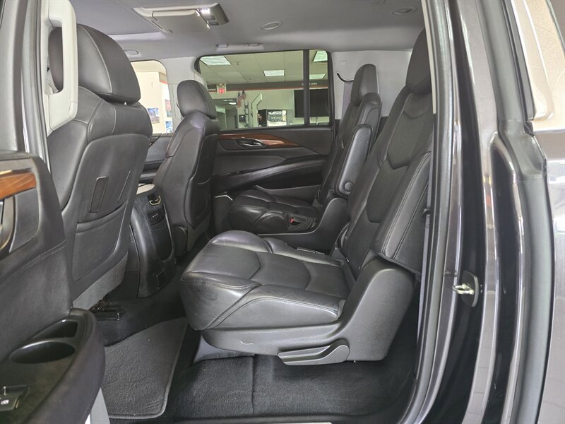 Used 2017 Cadillac Escalade ESV Premium Luxury AWD/4WD image 11