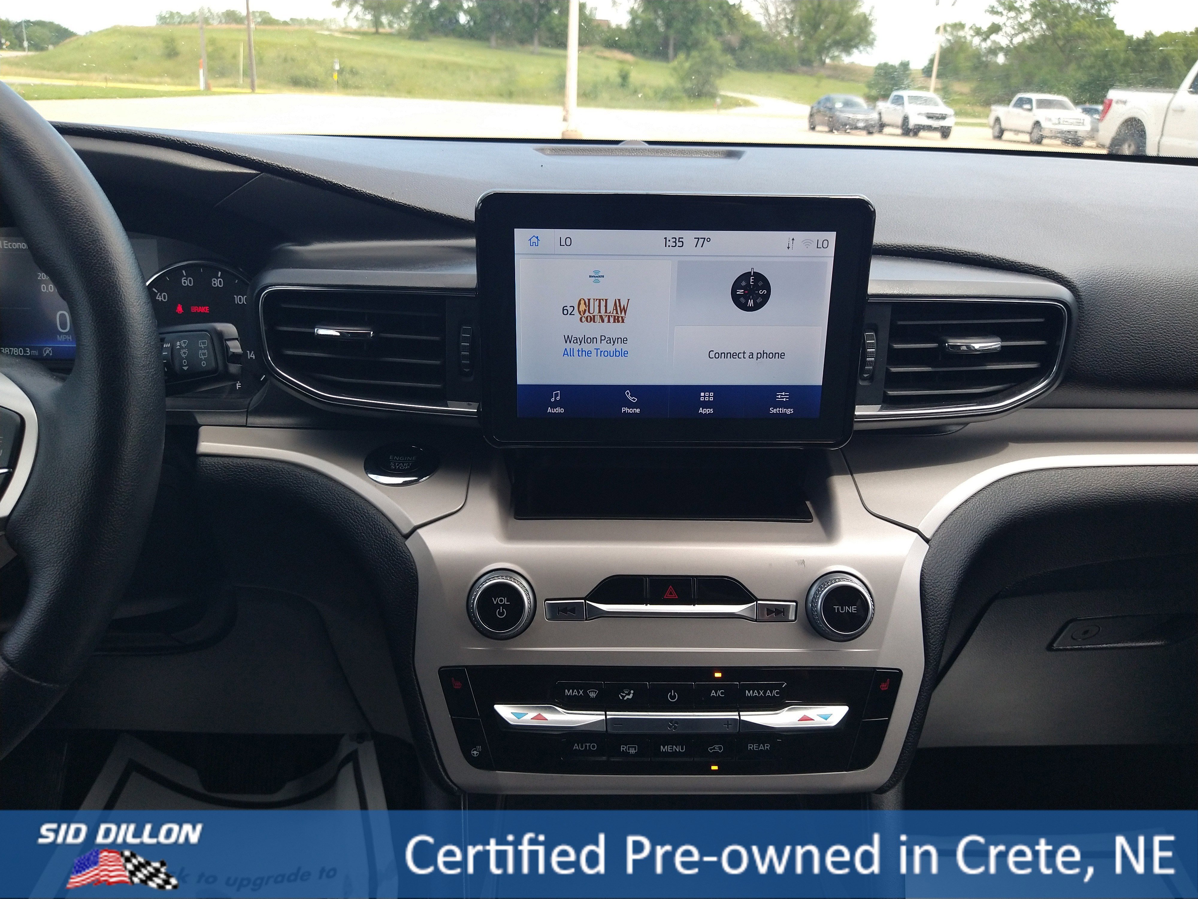 Used 2024 Ford Explorer XLT w/ Equipment Group 202A image 7