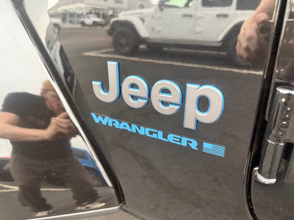 Used 2025 Jeep Wrangler Unlimited Sahara w/ Safety Group AWD/4WD image 13
