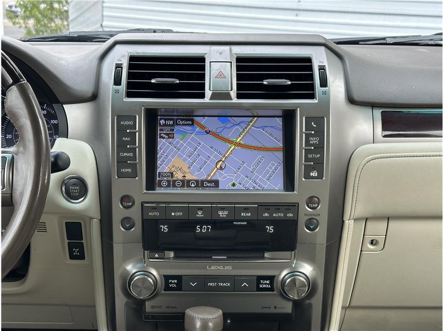 Used 2017 Lexus GX 460 AWD/4WD image 25