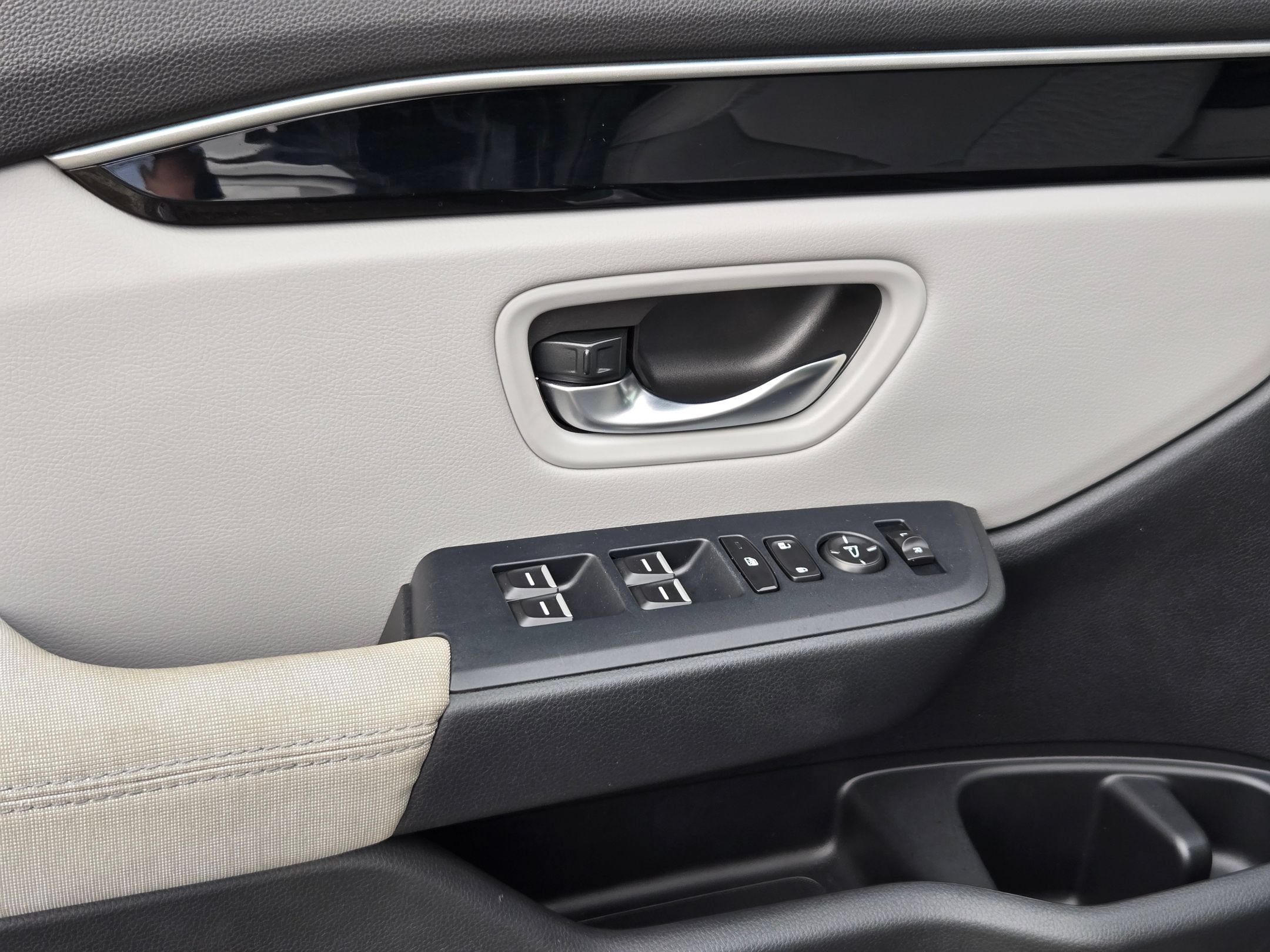 Used 2023 Honda Pilot LX image 12