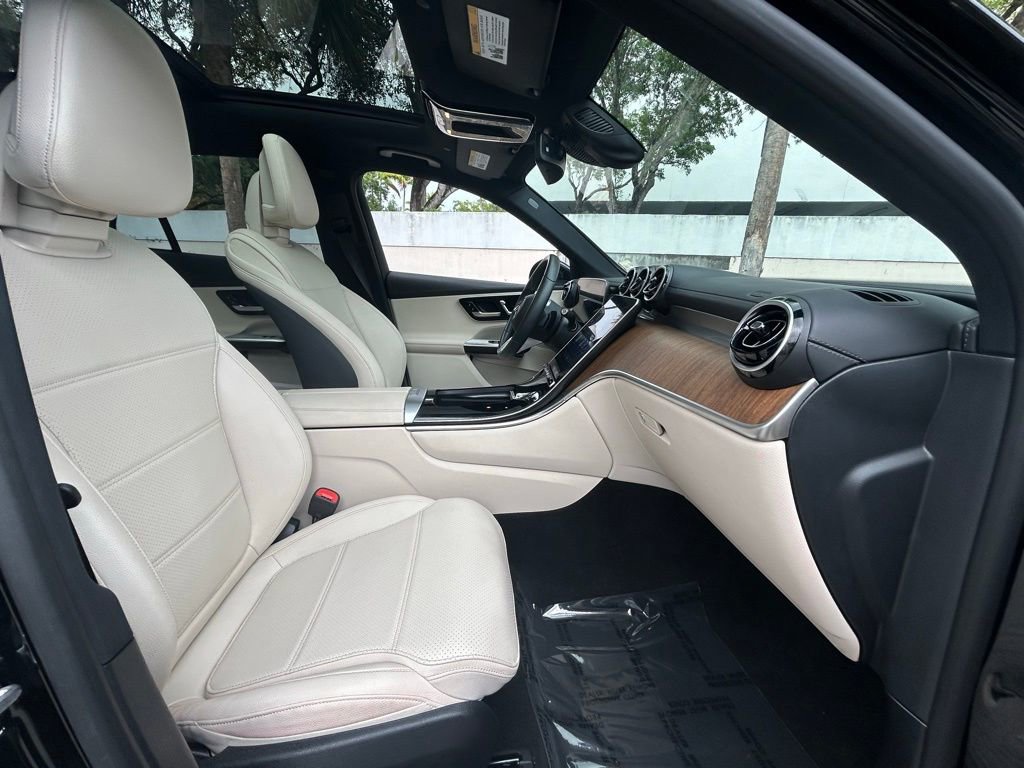 Used 2024 Mercedes-Benz GLC 300 4MATIC image 32