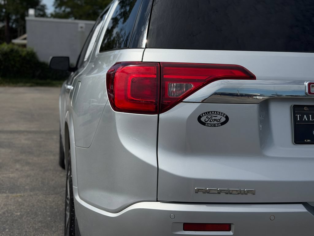 Used 2018 GMC Acadia Denali w/ Technology Package FWD image 11