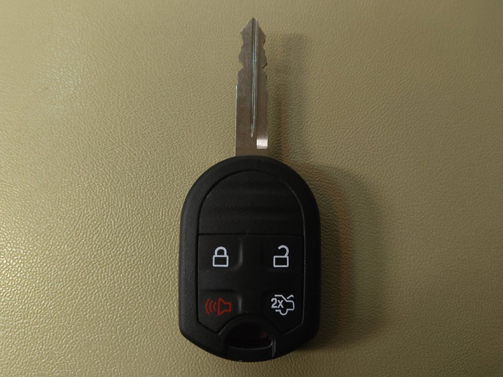 Used 2014 Ford Taurus SE image 32