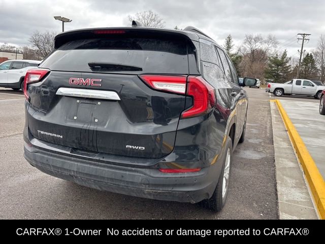 Used 2023 GMC Terrain SLE w/ Driver Convenience Package image 7