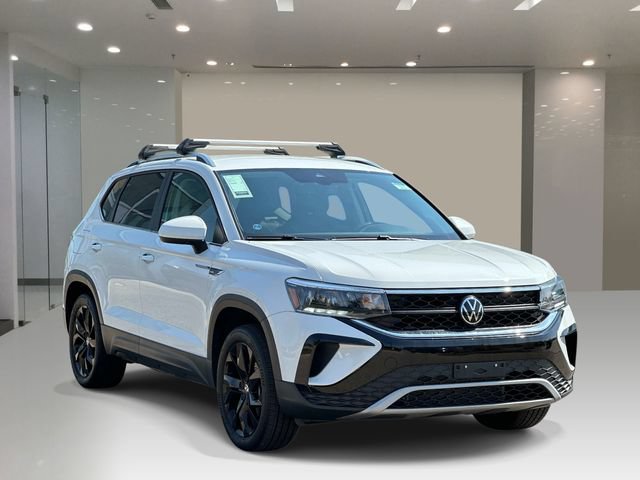 Used 2023 Volkswagen Taos SE w/ Black Wheel Package AWD/4WD image 6