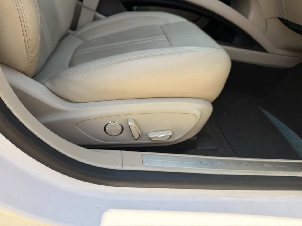 Used 2020 Lincoln MKZ Reserve w/ Monochromatic Package FWD image 14