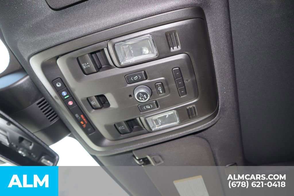 Used 2023 GMC Yukon SLT w/ SLT Premium Package AWD/4WD image 38