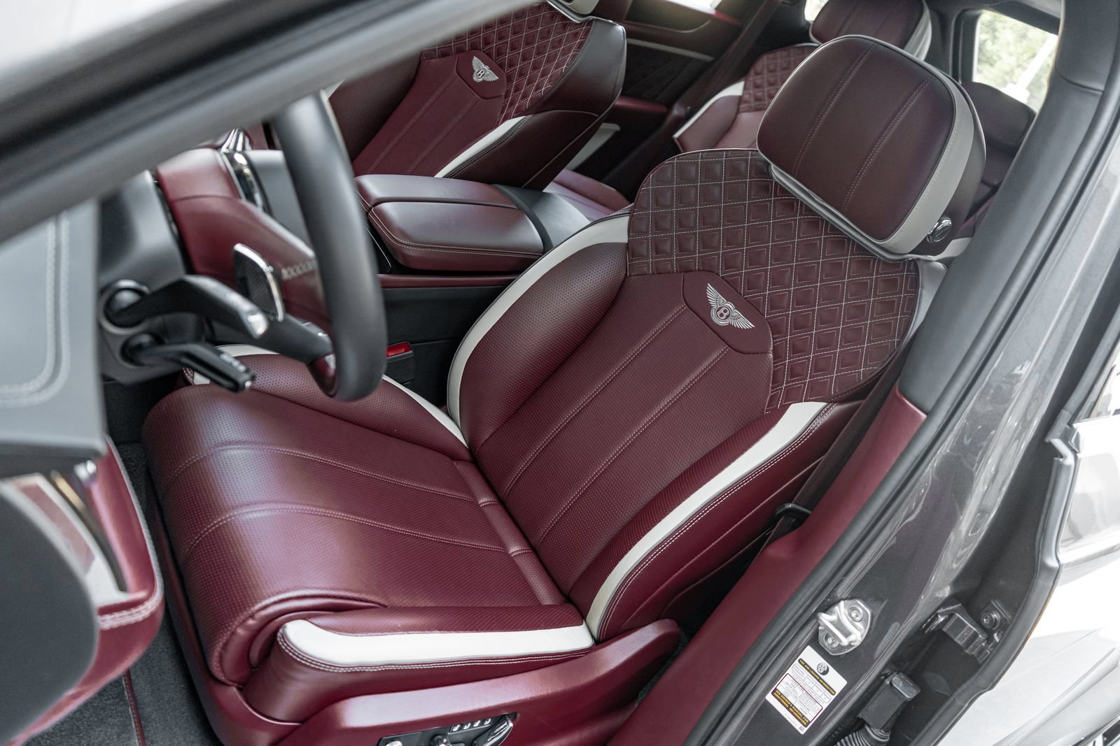 Certified 2024 Bentley Bentayga AWD/4WD image 25