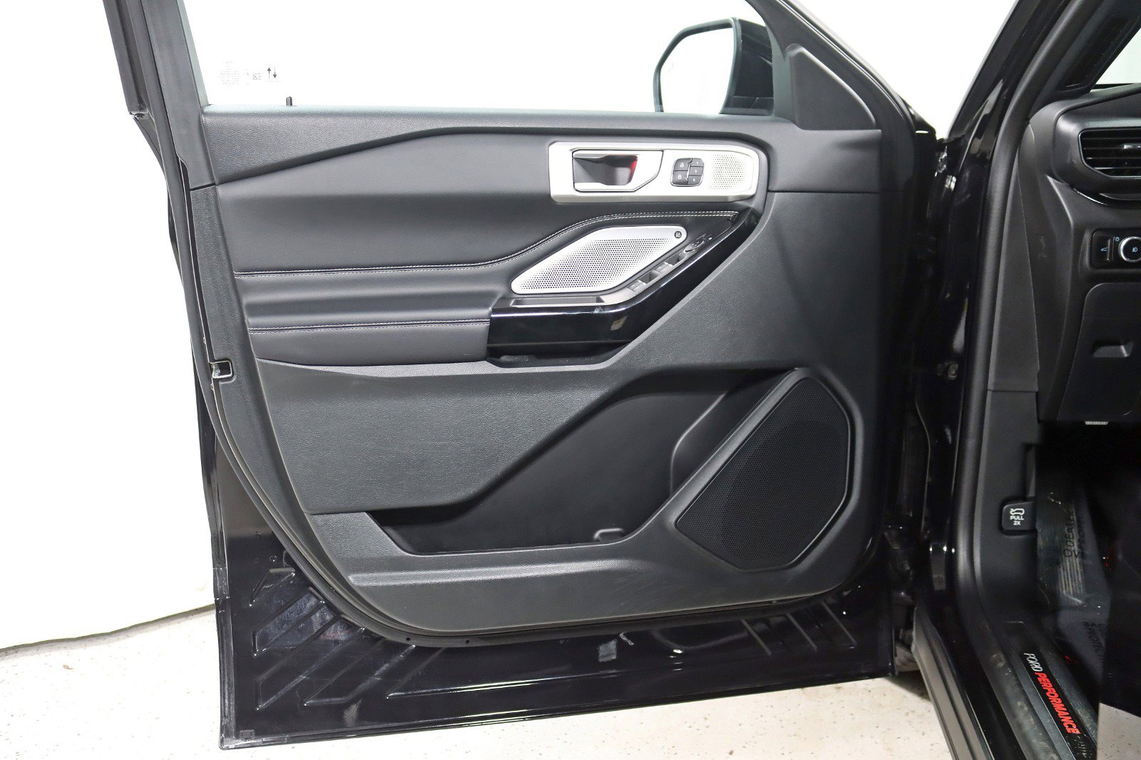 Used 2024 Ford Explorer ST w/ Equipment Group 401A AWD/4WD image 33