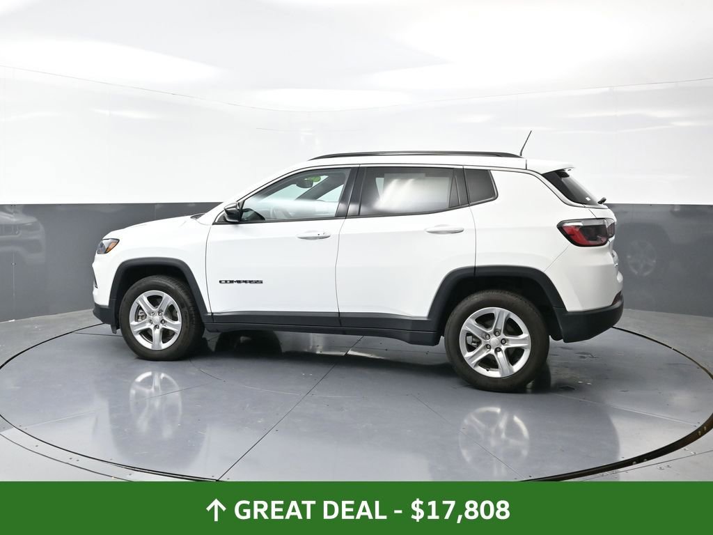 Used 2023 Jeep Compass Latitude image 11