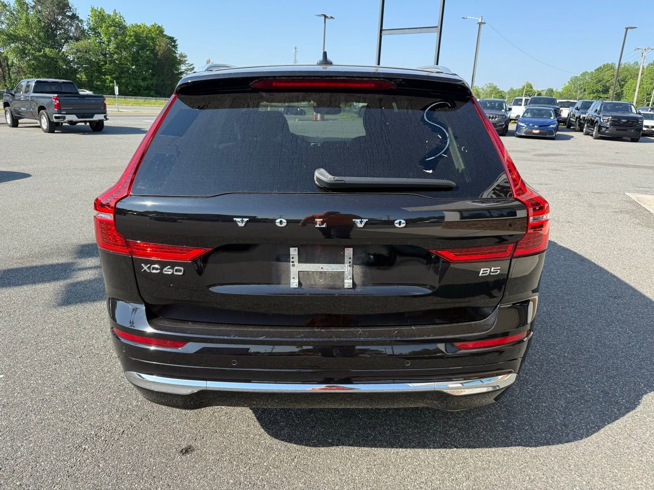 Used 2023 Volvo XC60 B5 Plus FWD image 7