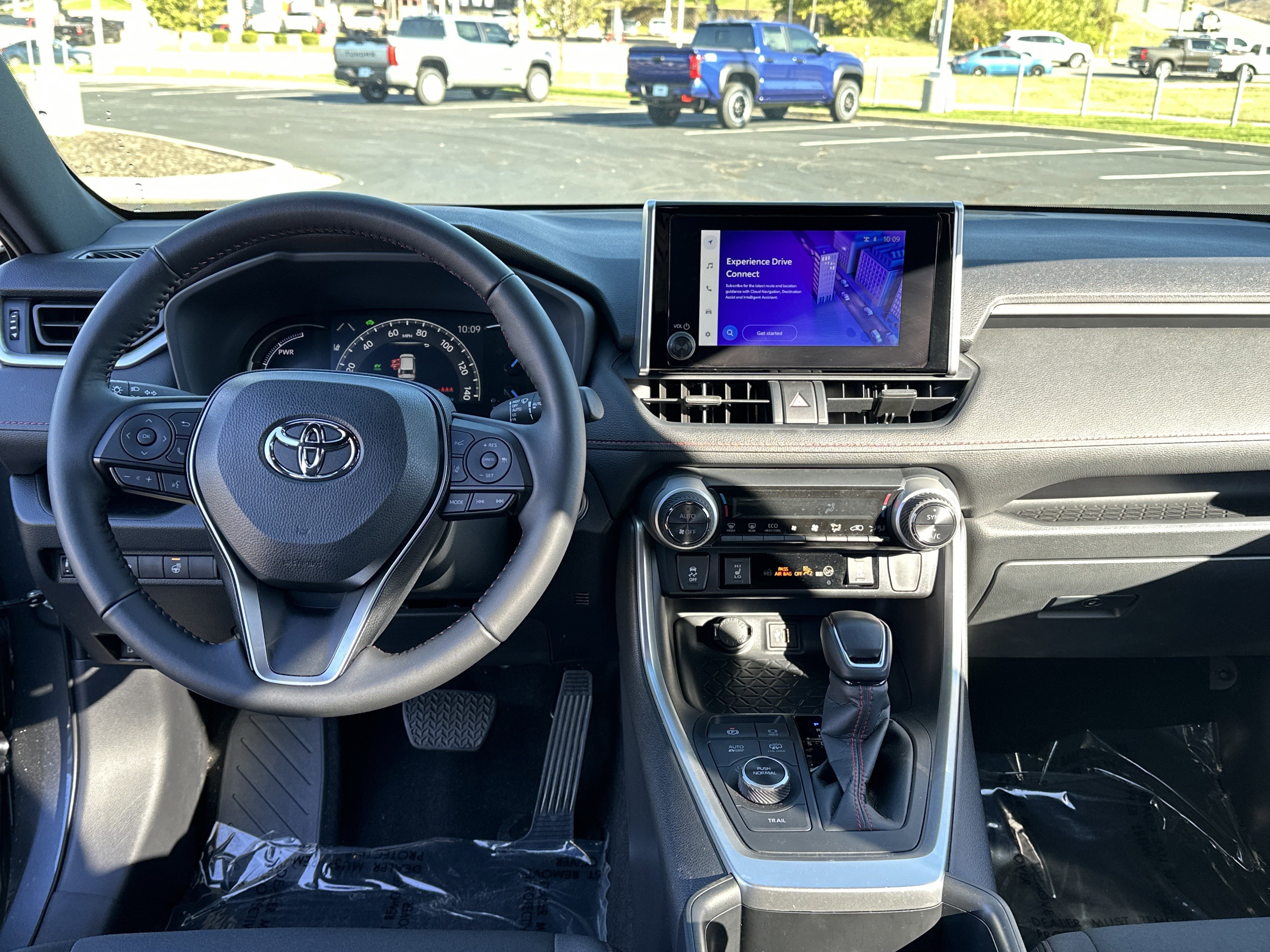 Used 2025 Toyota RAV4 SE image 29