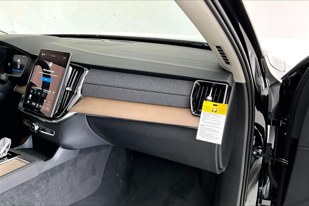 New 2026 Volvo XC90 B5 Plus AWD/4WD image 13
