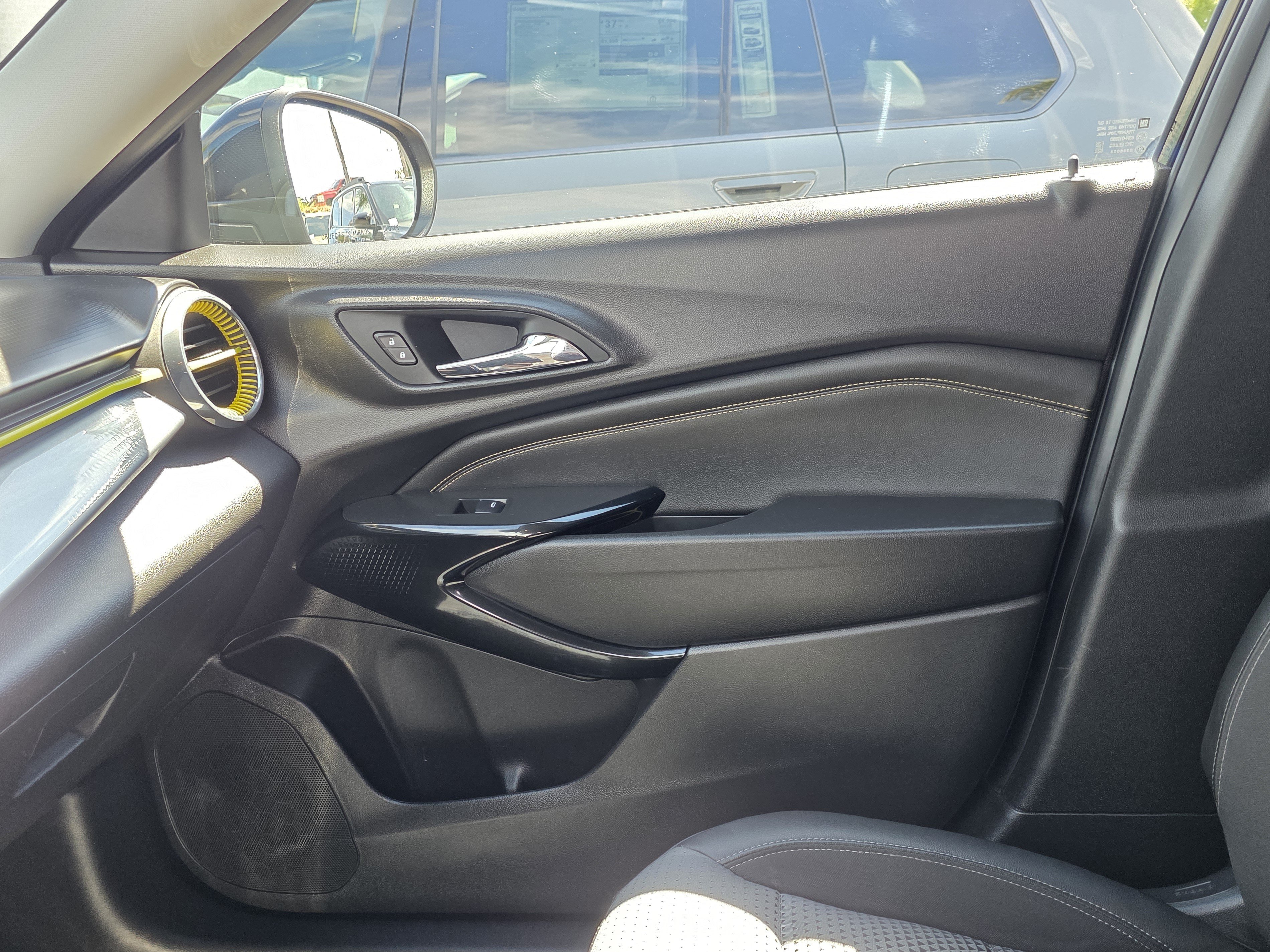 Used 2024 Chevrolet Trax LT w/ Driver Confidence Package FWD image 16