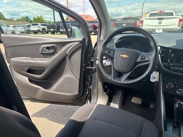 Used 2019 Chevrolet Trax LS w/ Tint and Cruise Package AWD/4WD image 16