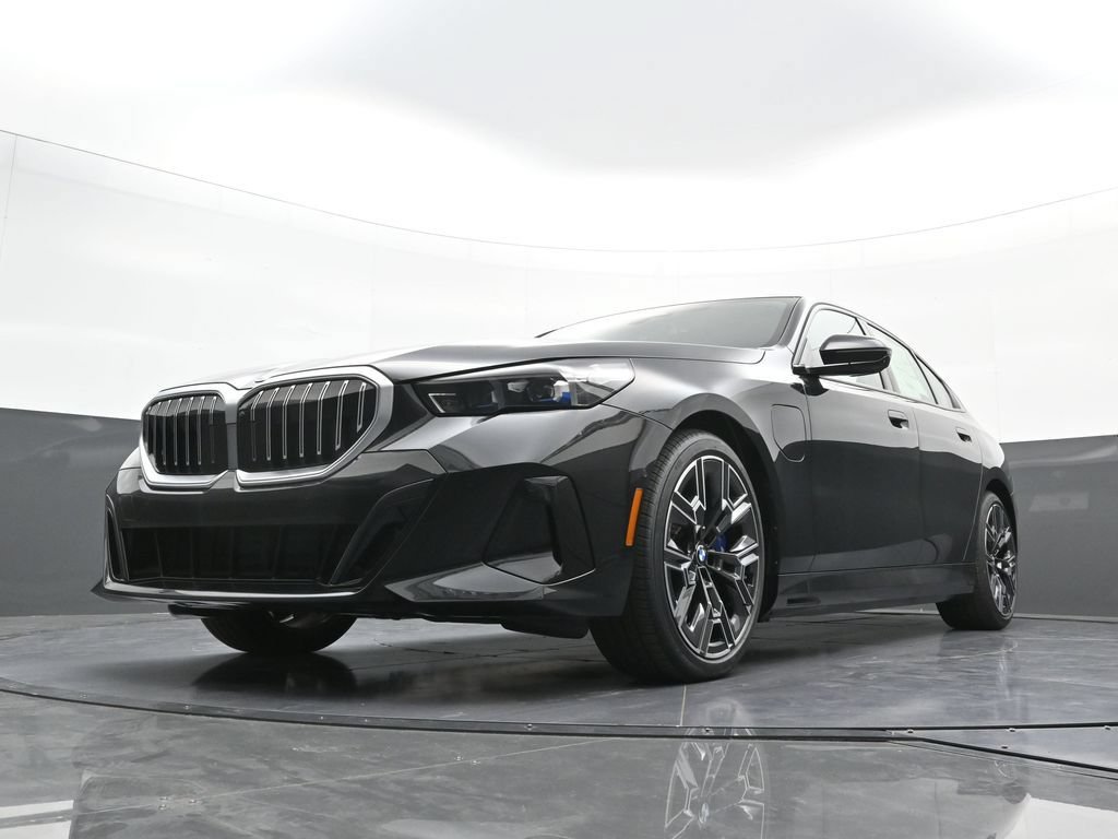 New 2026 BMW 550e xDrive w/ Executive Package AWD/4WD image 24