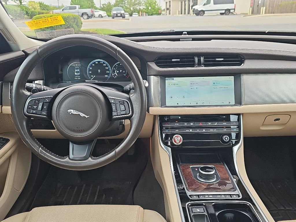 Used 2017 Jaguar XF Prestige AWD/4WD image 2