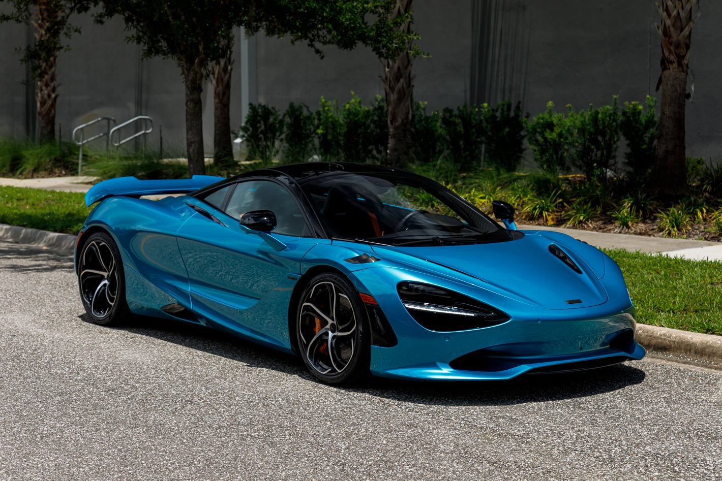 Used 2025 McLaren 750S RWD image 1