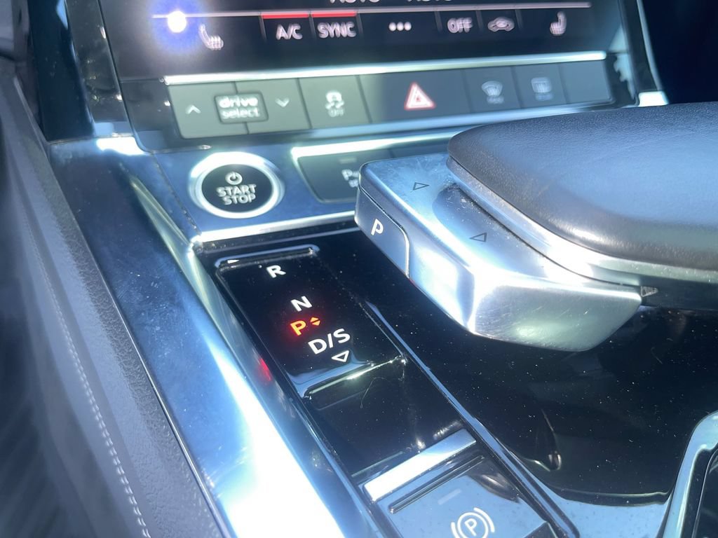 Used 2022 Audi e-tron Premium AWD/4WD image 33