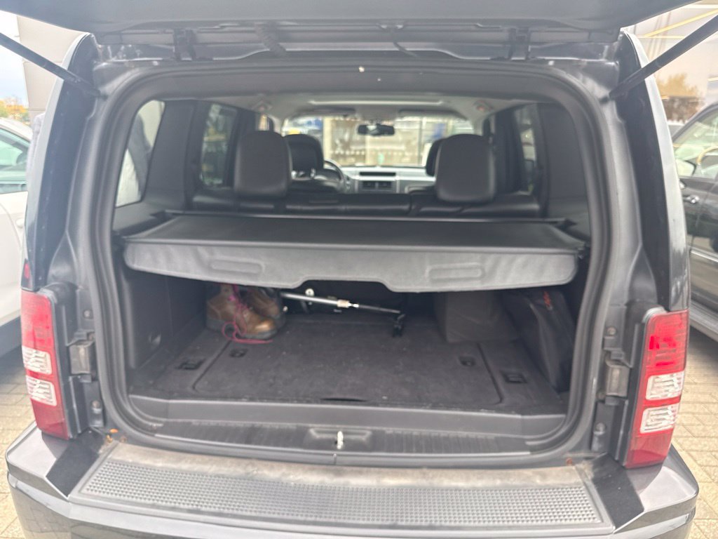 Used 2012 Jeep Liberty Sport AWD/4WD image 18
