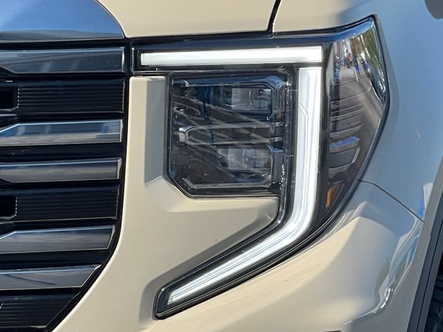 Used 2023 GMC Sierra 1500 AT4 w/ Technology Package AWD/4WD image 46