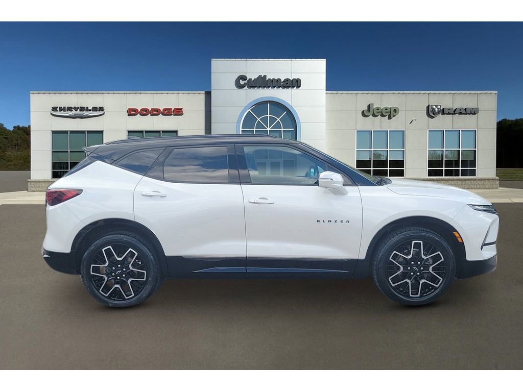 Used 2023 Chevrolet Blazer RS w/ Driver Confidence II Package AWD/4WD image 2
