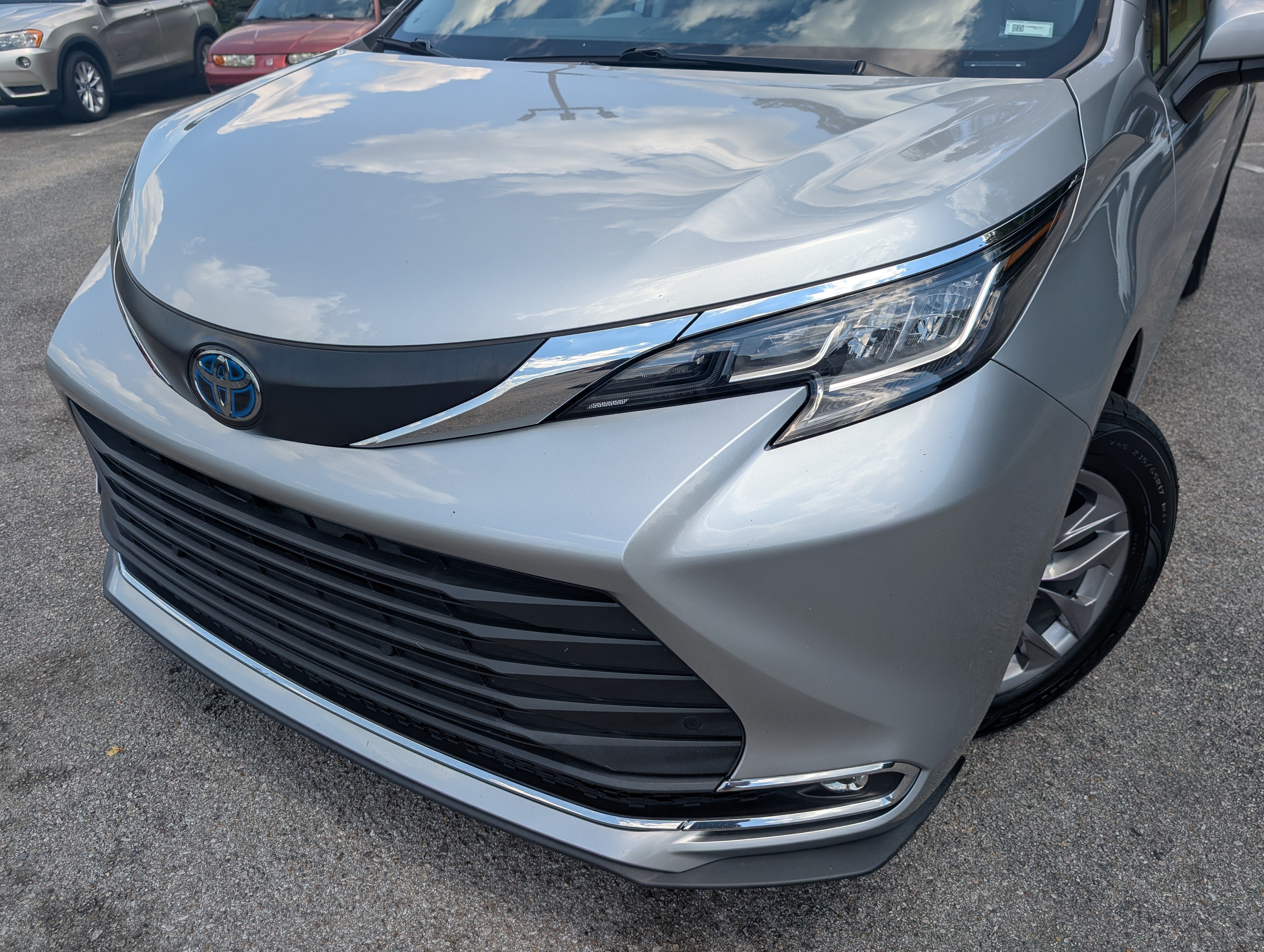 Used 2023 Toyota Sienna XLE FWD image 13