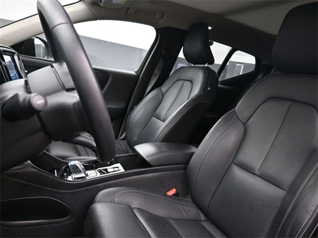 Used 2024 Volvo XC40 B5 Plus w/ Climate Package image 9