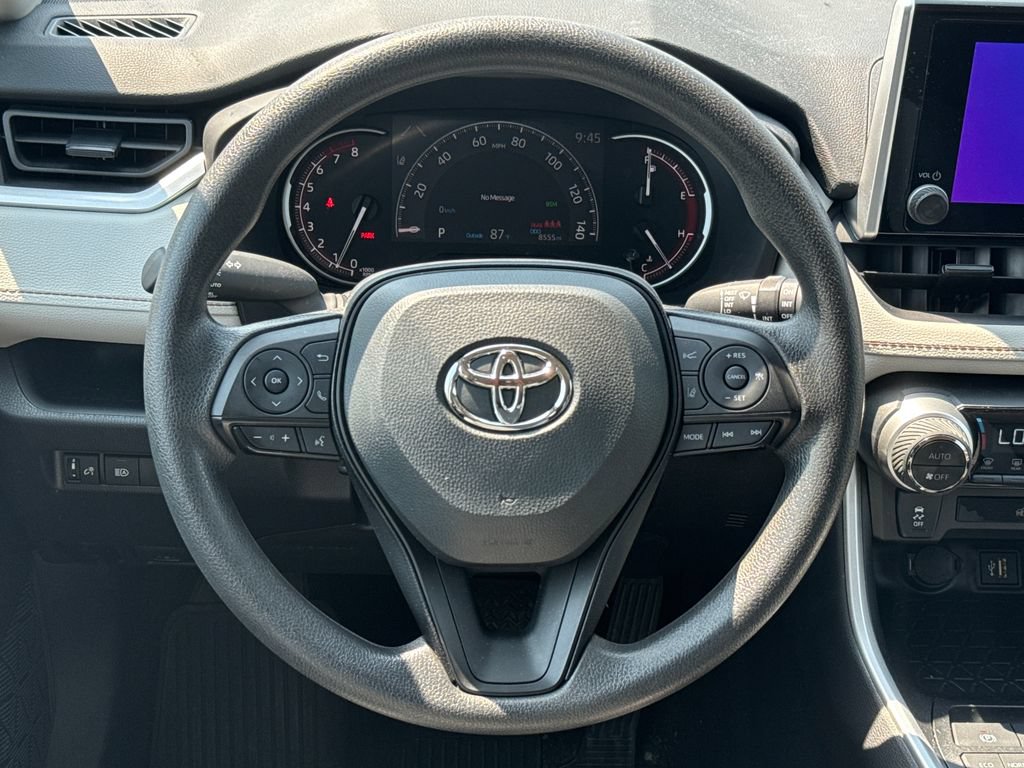 Used 2025 Toyota RAV4 XLE AWD/4WD image 13